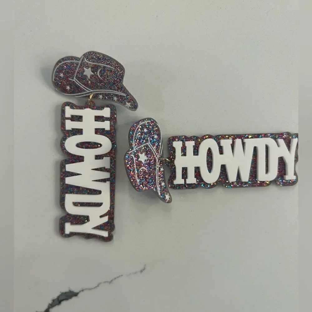 The cutest howdy earrings 🤠